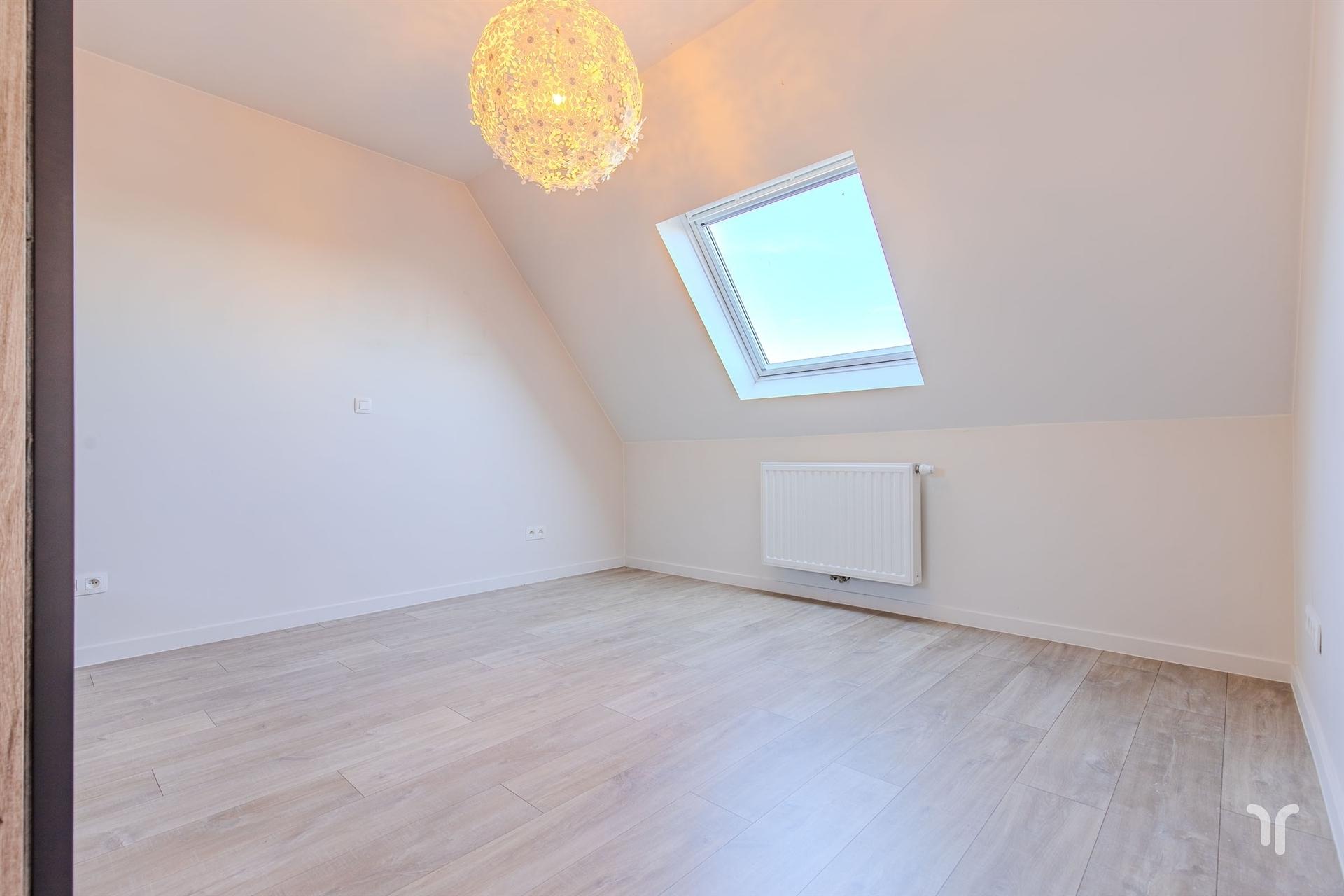 Recent (2017) en Instapklaar appartement met ultiem wooncomfort, goedgelegen te Roksem. foto 5