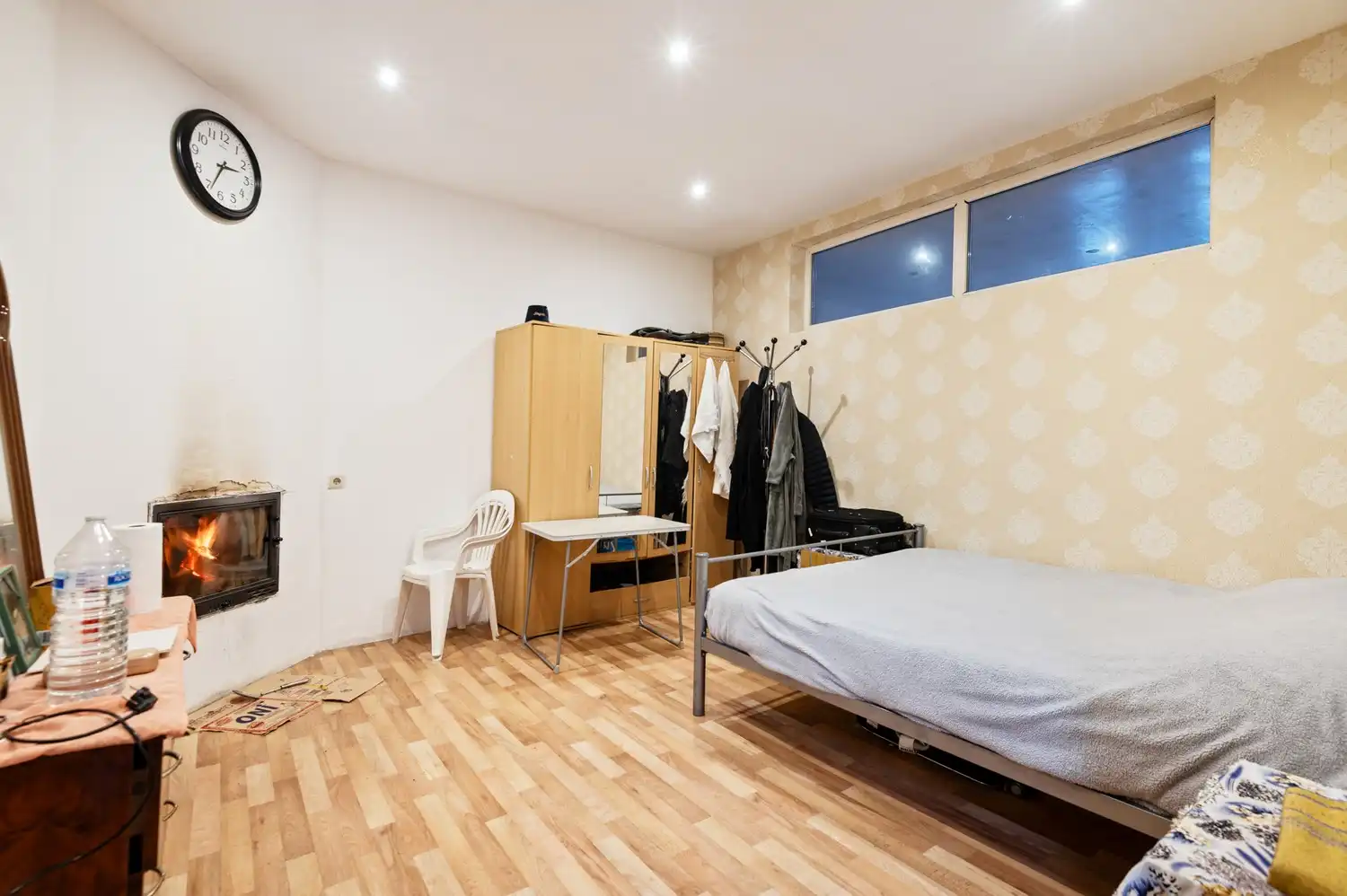 Opbrengsteigendom met een groot magazijn en 3 appartementen te koop! foto 14