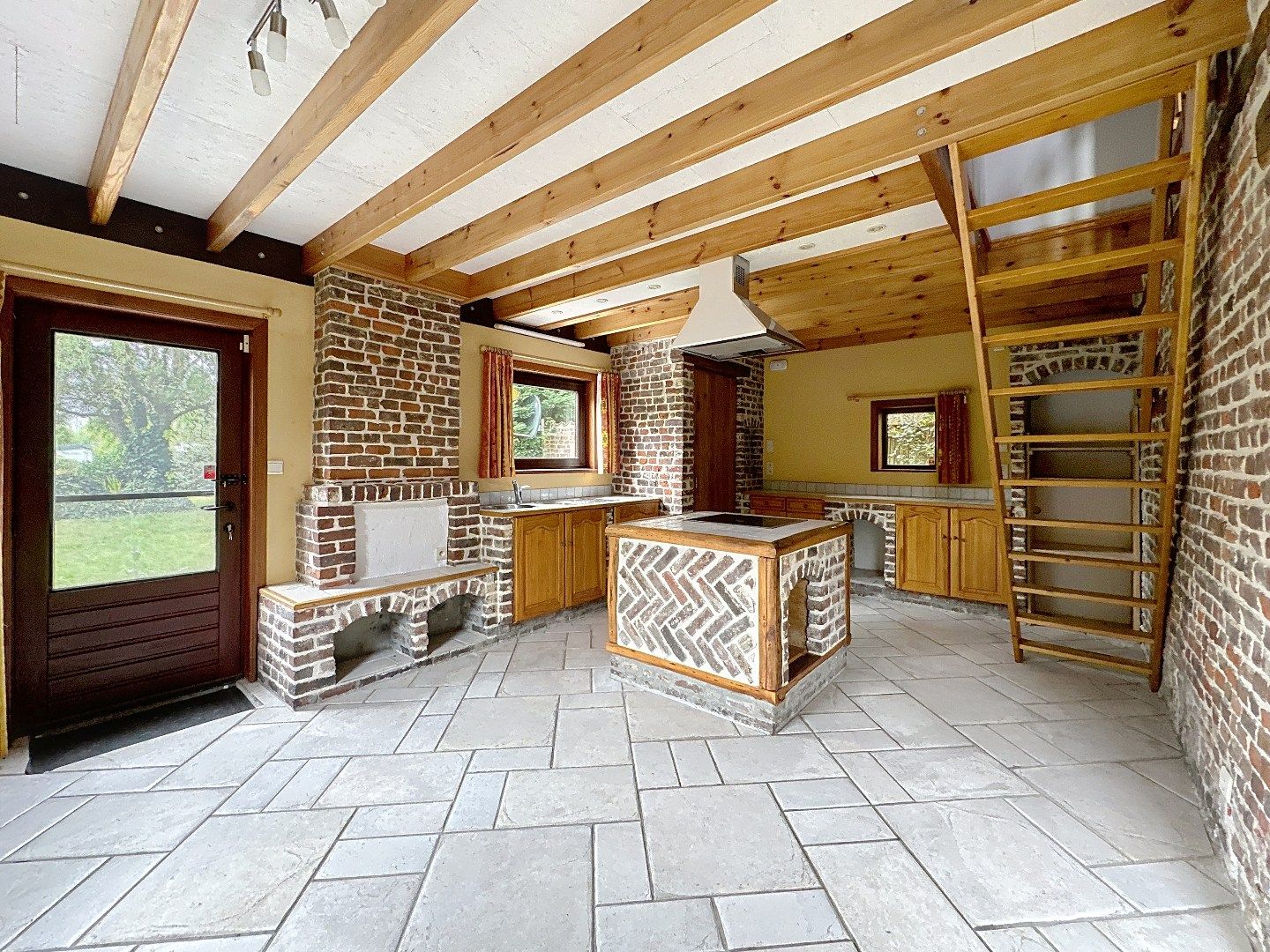 Vrijstaande woning met authentieke charme nabij centrum Testelt. foto 8