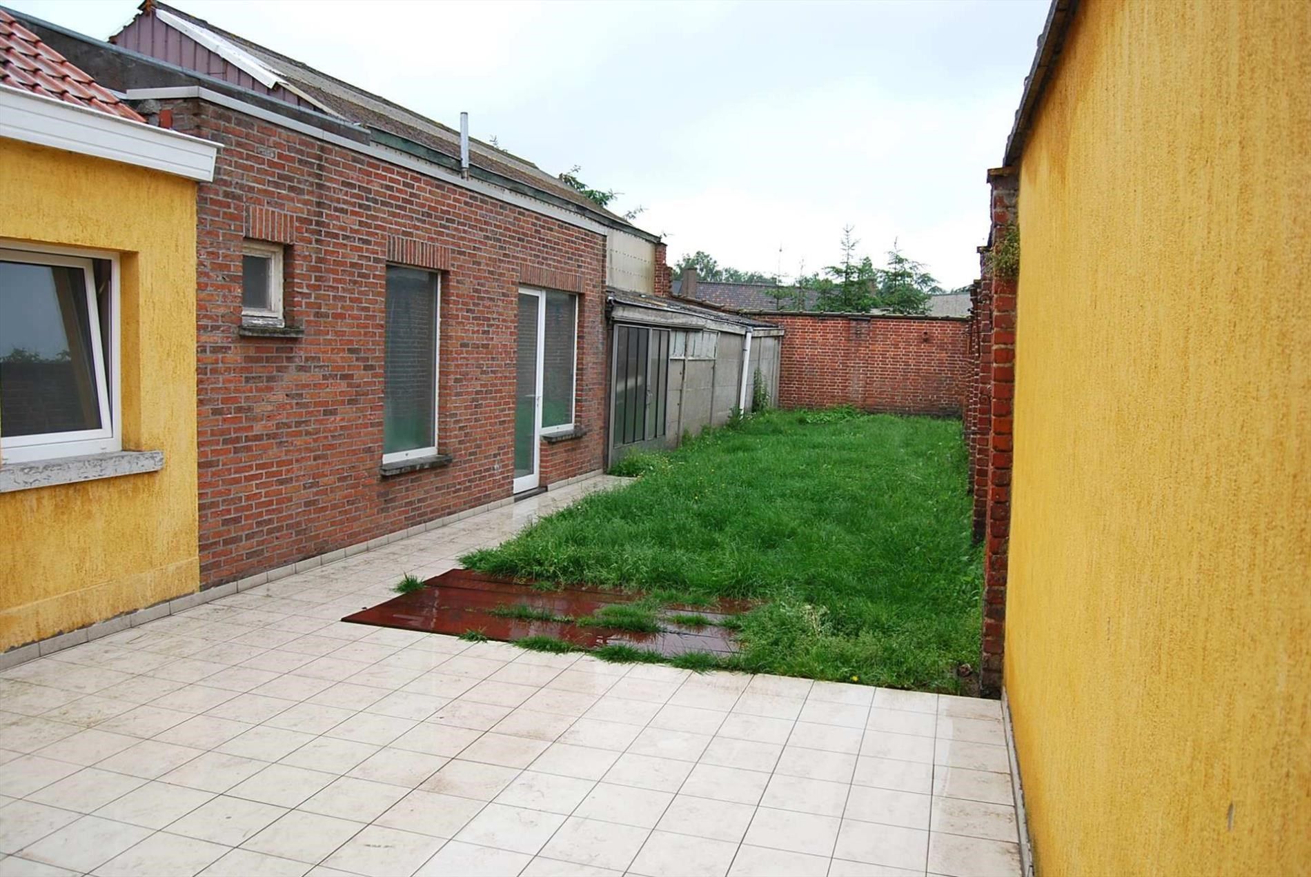 RUIME RIJWONING MET TUIN EN GARAGE foto 3