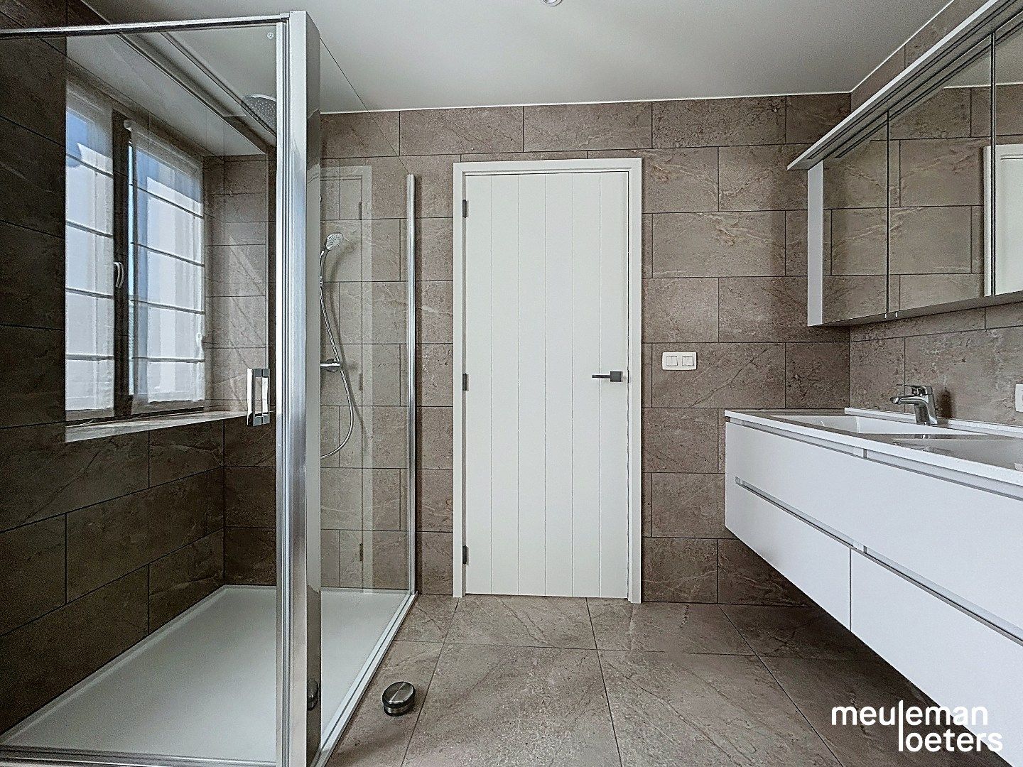Ruim nieuwbouwappartement met garage foto 11