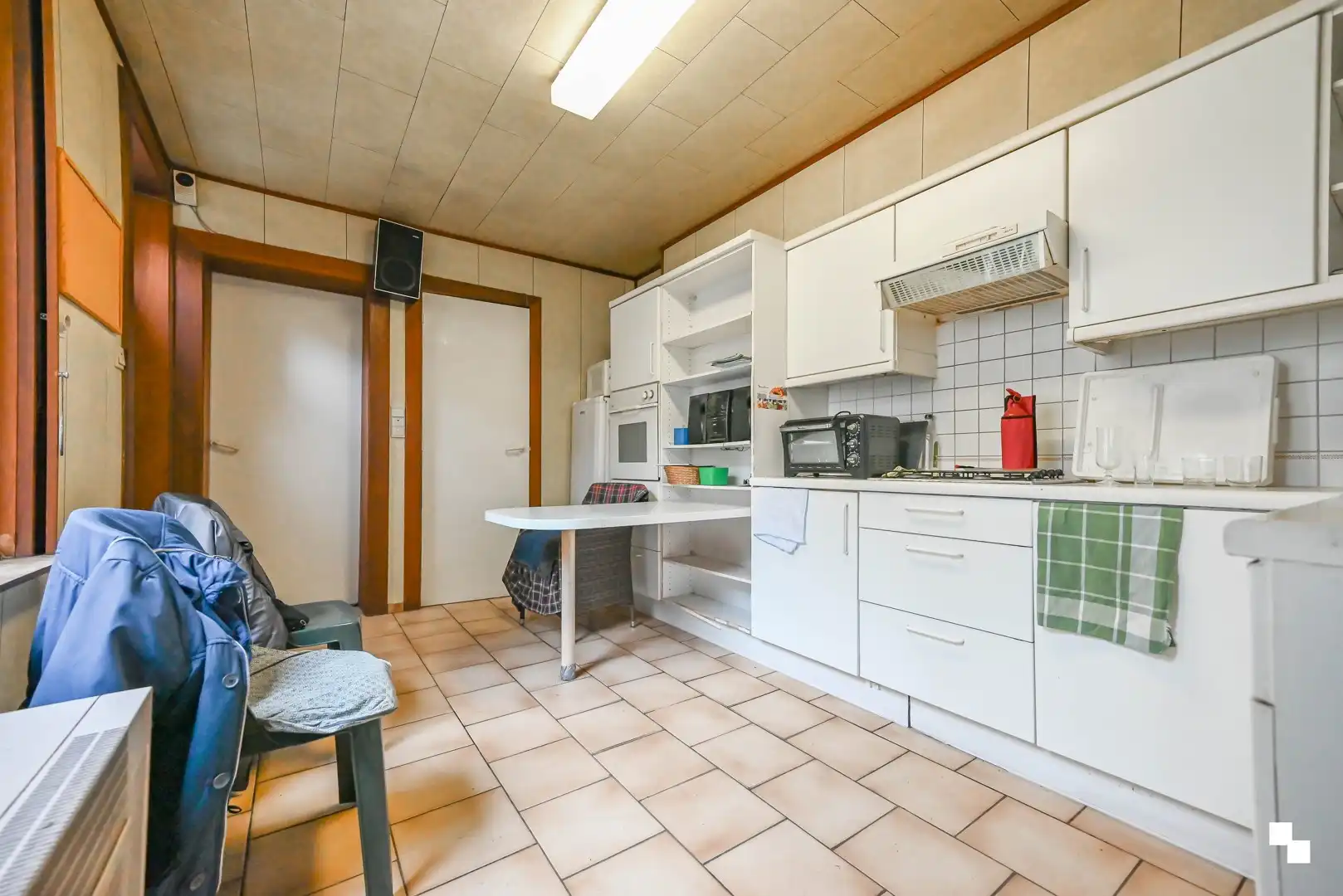 Zéér ruime ééngezinswoning met drie slaapkamers en bijgebouwen te Izegem foto 8