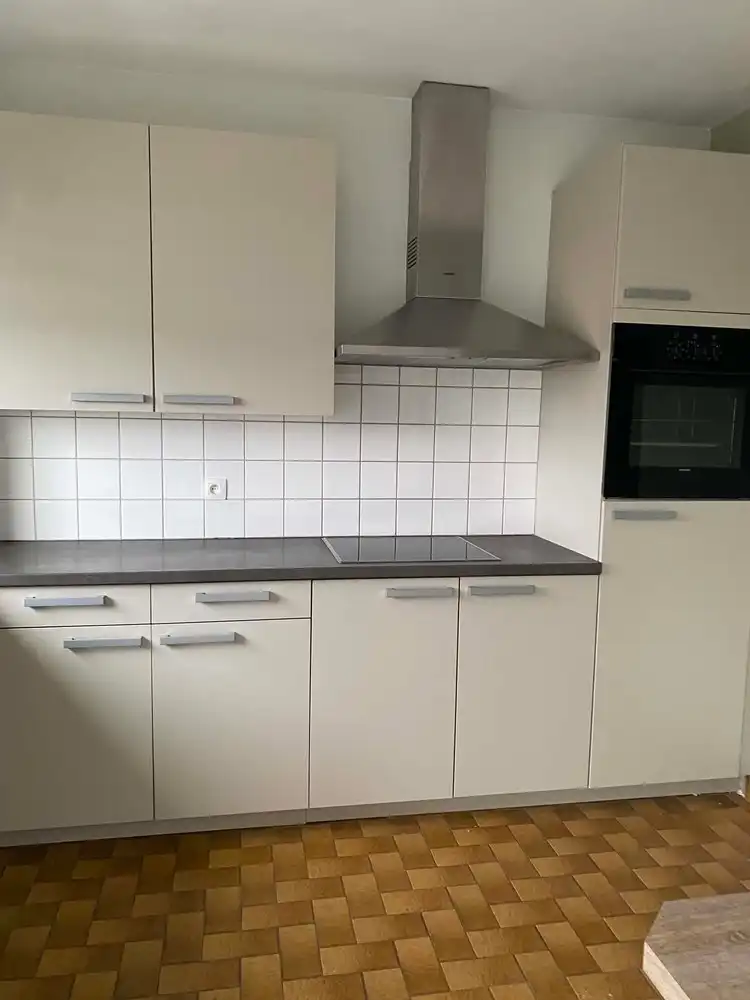 Te Huur – Goedgelegen 2-slaapkamerappartement met terras en garagebox foto 2