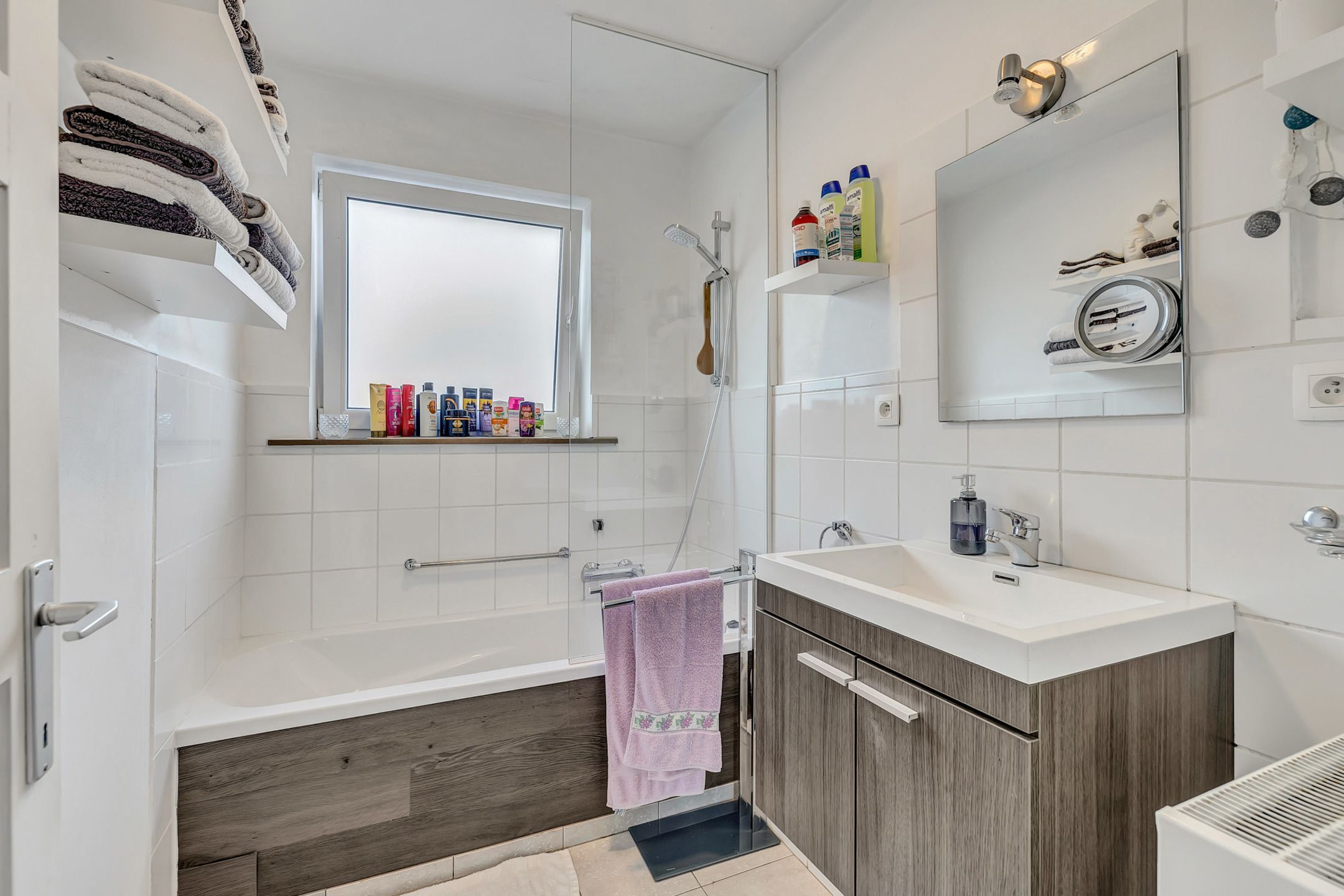 Volledig gerenoveerde bel-etage met ruime garage en terras foto 16