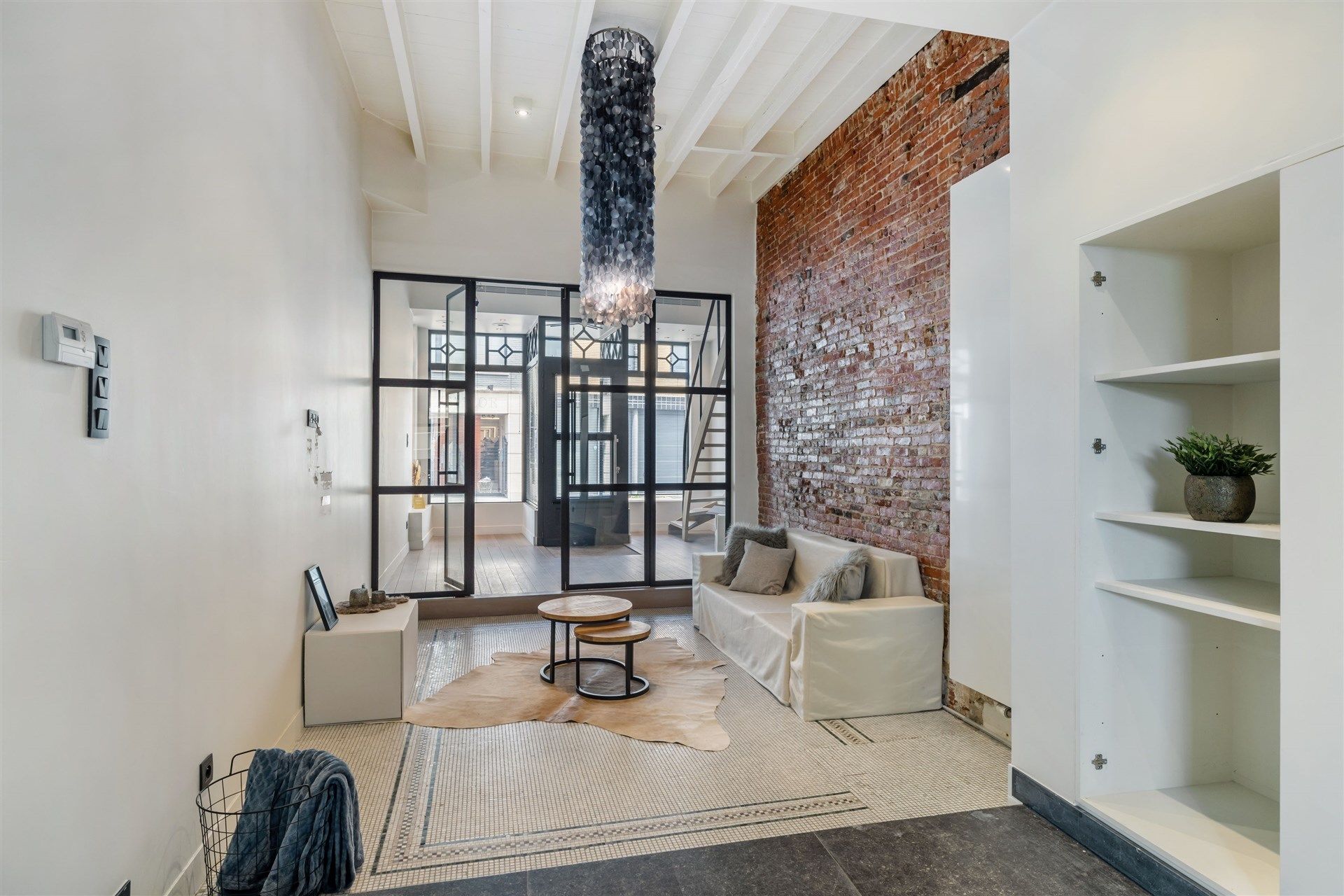Unieke woning in lofstijl met 3 slaapkamers en dubbele garage foto 5