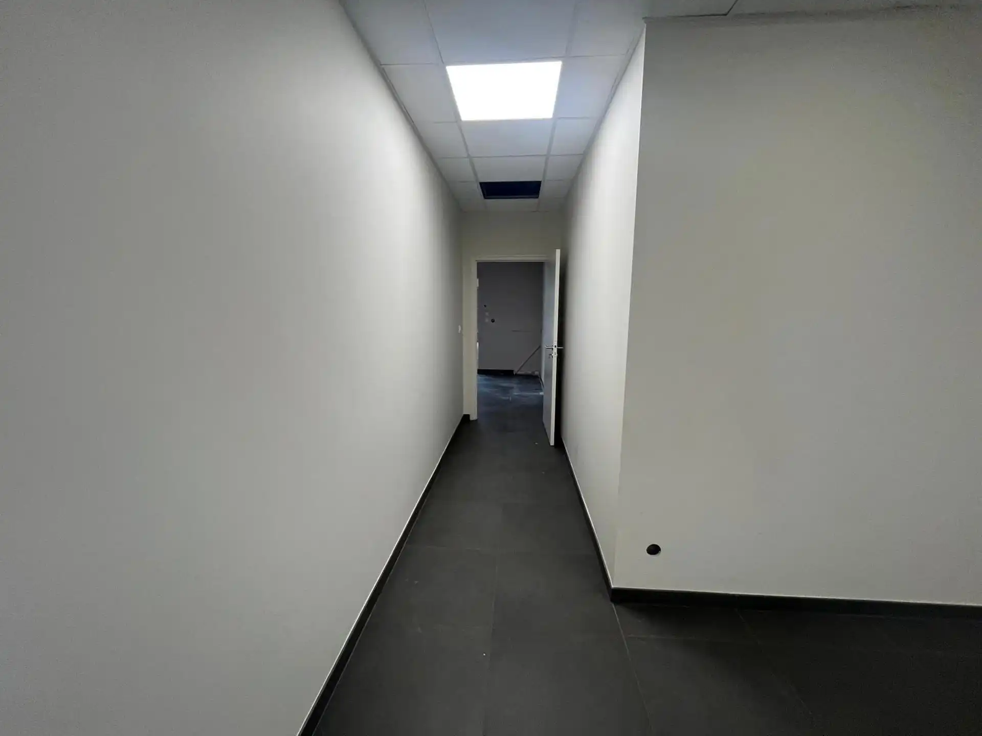 Commercieel gelijkvloers met uitstekende visibiliteit  foto 8
