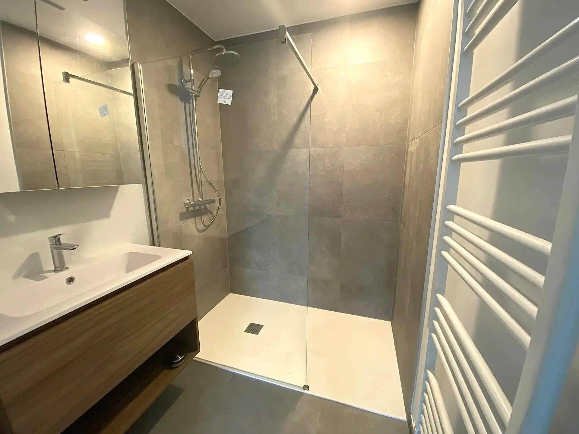 Recent appartement met twee slaapkamers in een rustige straat foto 6
