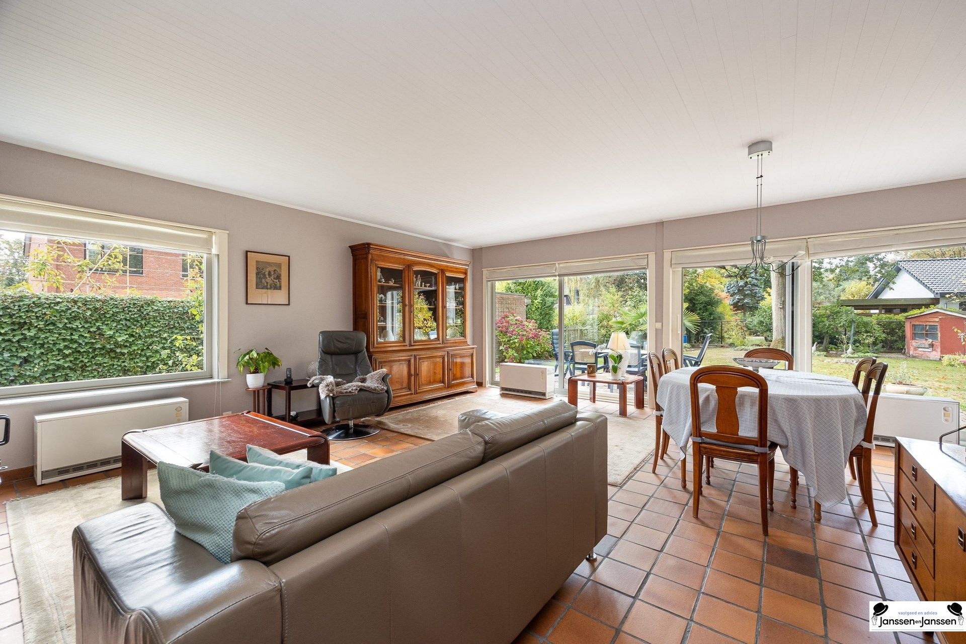 Verrassend ruime villa met ZW-gerichte tuin!  foto 3