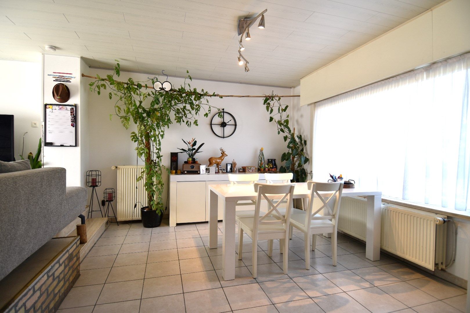 Instapklare gezinswoning met 4 slaapkamers, zonneterras en garage te koop in Bergelen te Gullegem foto 3