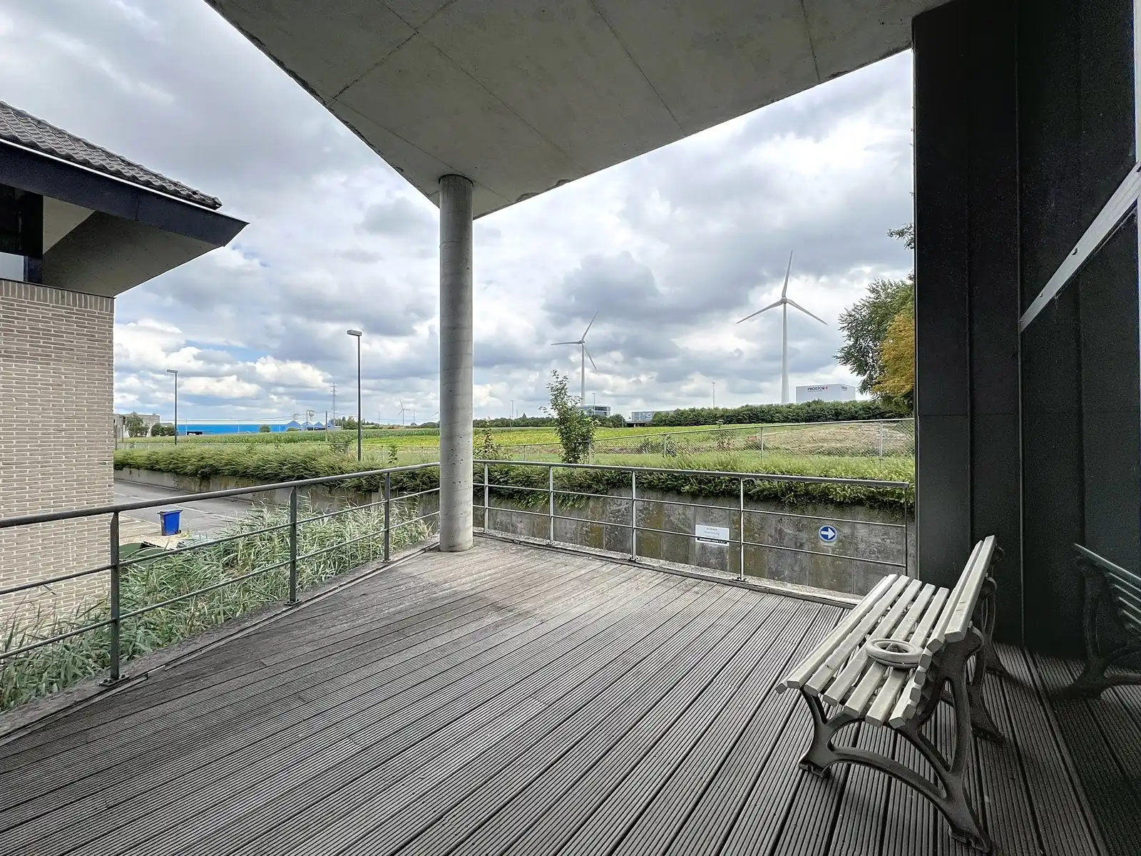 Goed gelegen LICHTRIJKE  kantoorruimte aan interessante voorwaarden nabij afrit Kortrijk-Oost E17. foto 11