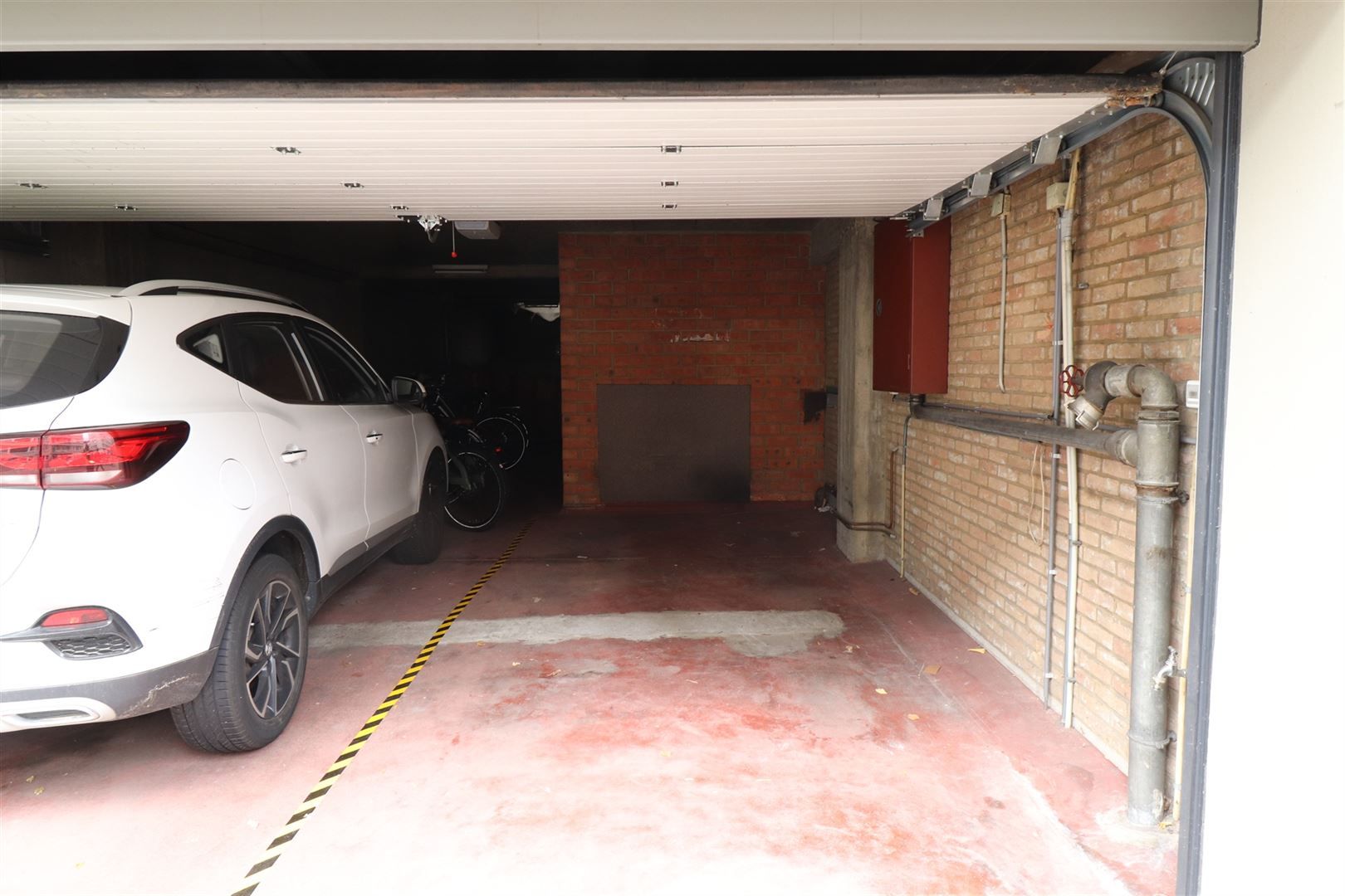 Autostaanplaats in afgesloten garage  foto 2