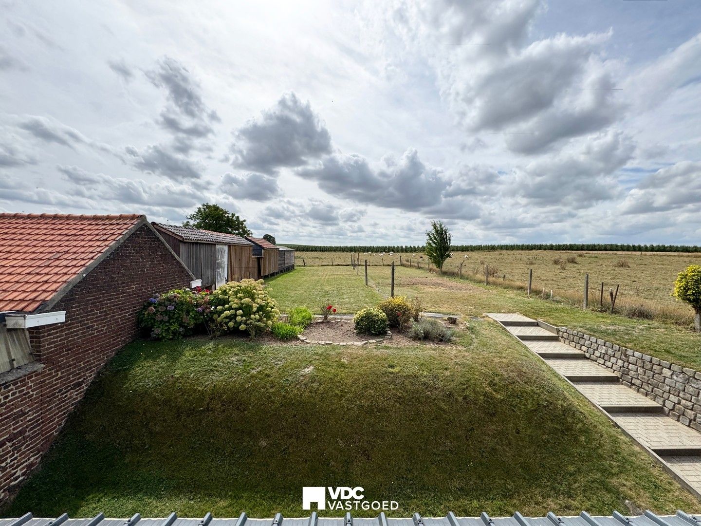 Te renoveren woning met uniek uitzicht op de velden foto 16
