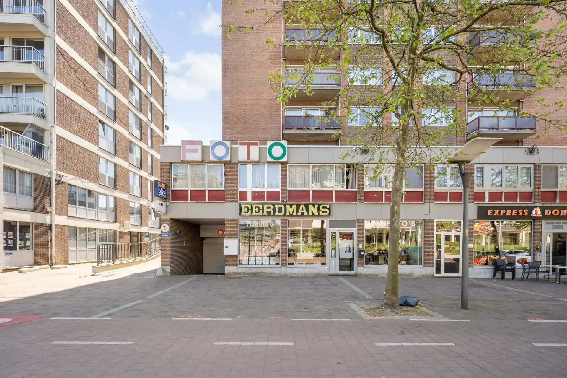 Gelijkvloers handelspand met bovenliggend appartement. foto 2