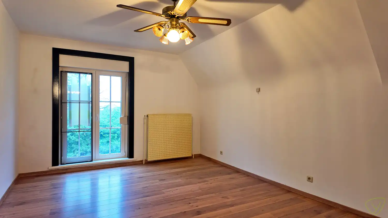 Zonnig en rustig gelegen alleenstaande woning te Eeklo! foto 12