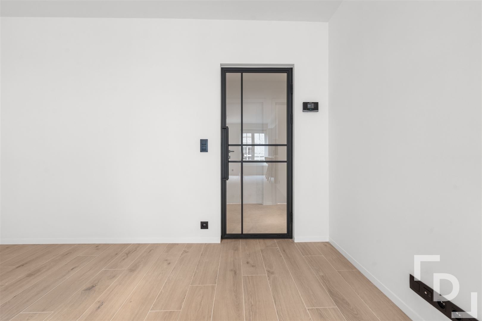 Kwalitatief gerenoveerd appartement in centrum Ieper foto 6