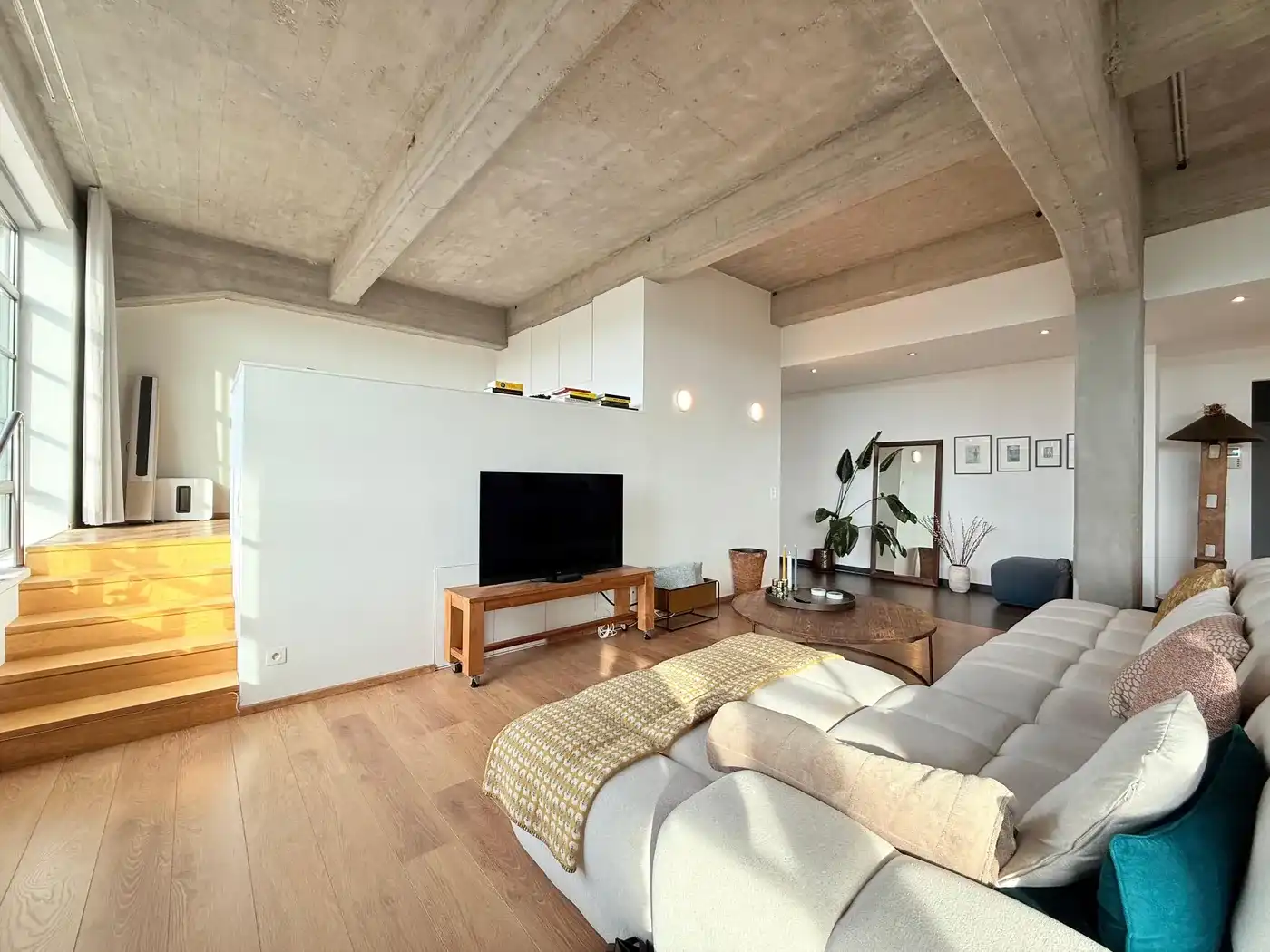 Ruime en moderne industriële loft met terras en ondergrondse parkeerplaats in Herent foto 4