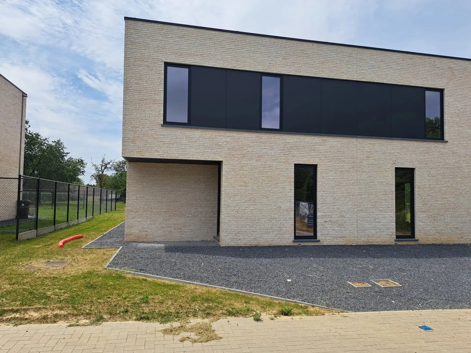 CASCO NIEUWBOUWWONING MET 3 SLPK’S (LOT 10) IN MILLEN – RIEMST foto {{pictureIndex}}