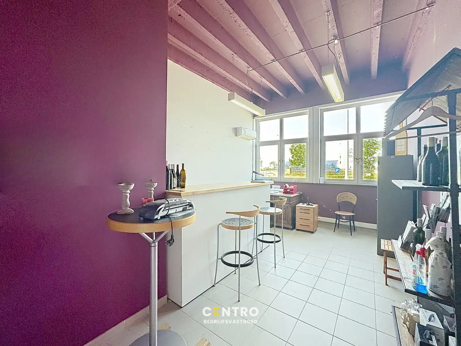 Instapklare opslagruimte (2 sectionaalpoorten) met kantoor! foto 11