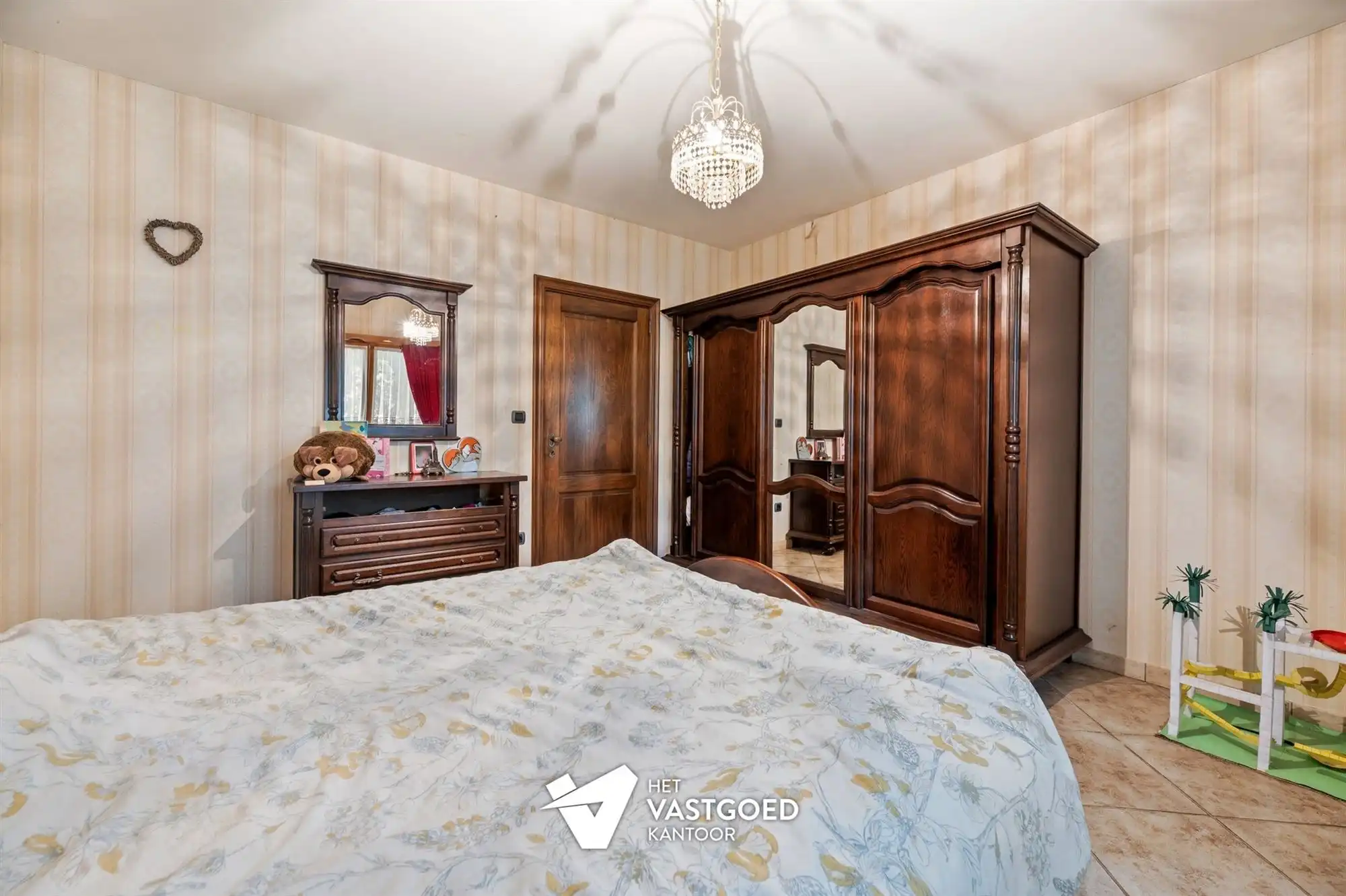 GELIJKVLOERSE WONING OP PRACHTIGE LIGGING OP 3060M2 foto 12