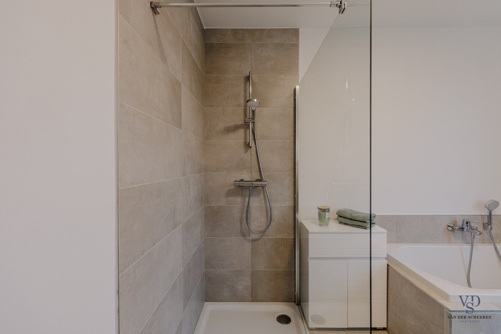 Recente, quasi-nieuwbouwwoning – instapklaar en energiezuinig (BEN) foto 26