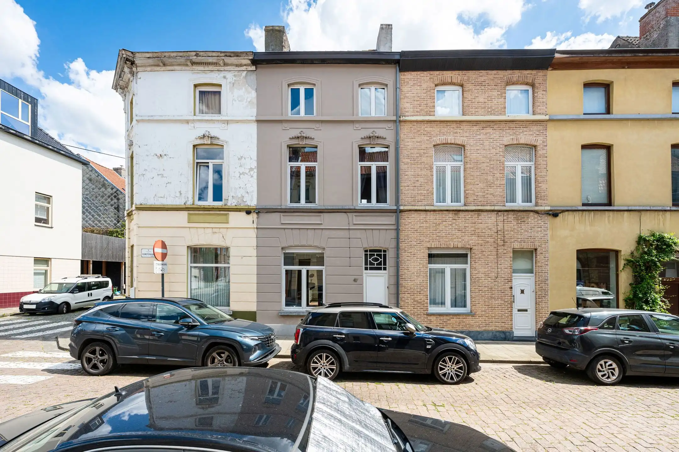 Hoofdfoto van de publicatie: Authentieke stadswoning met 4 slaapkamers en ruime koer nabij Gent