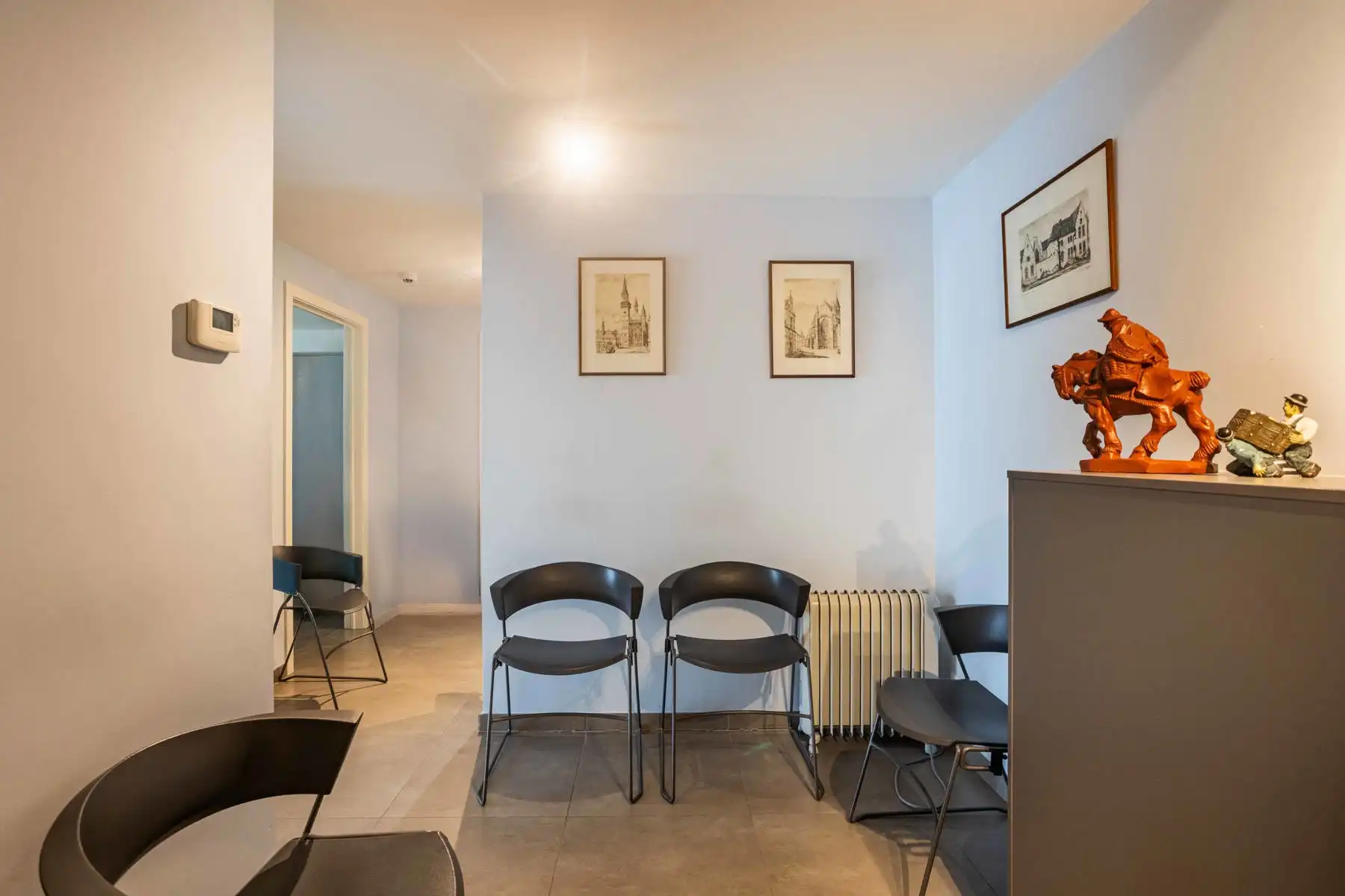 Gelijkvloers kantoor/praktijkruimte bij station Denderleeuw foto 6