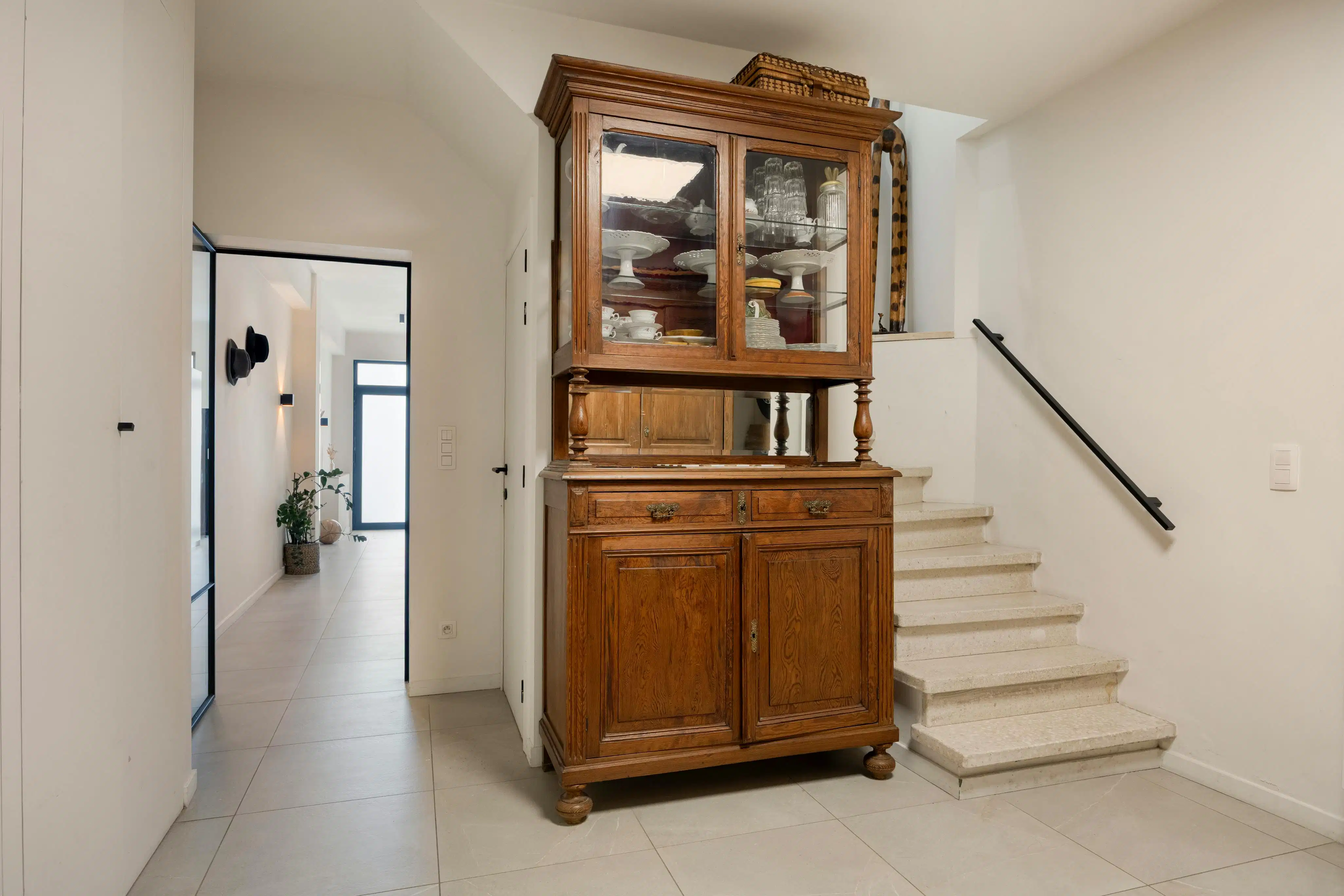 Stijlvol en praktisch gerenoveerd huis met garageopties  foto 15