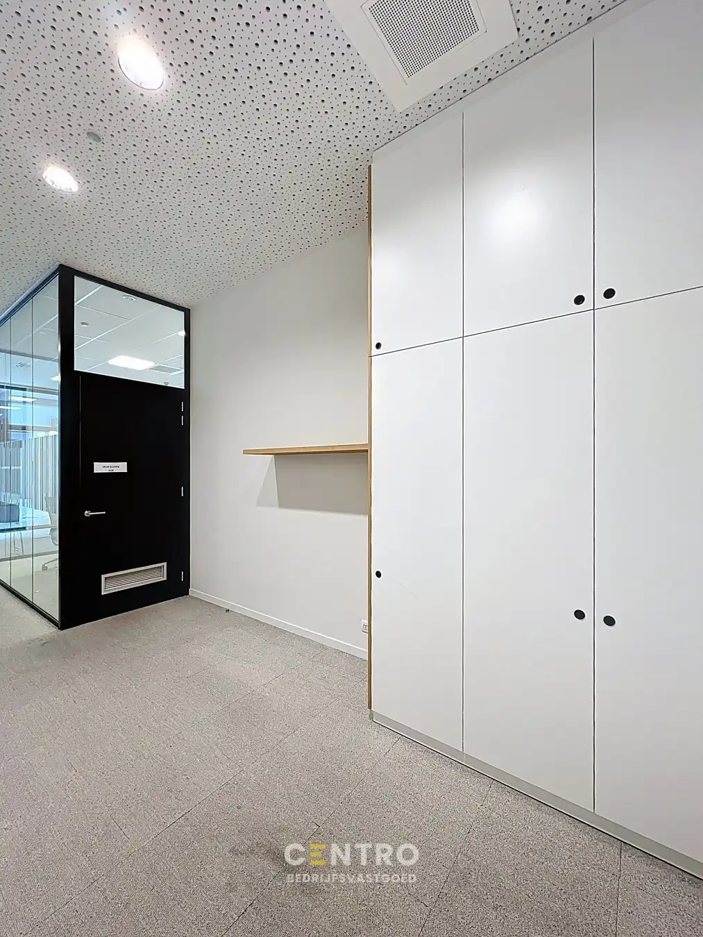 Modern kantoor op een rustige, vlot bereikbare locatie te Roeselare, ideaal voor vrije beroepen en zelfstandigen. foto 9