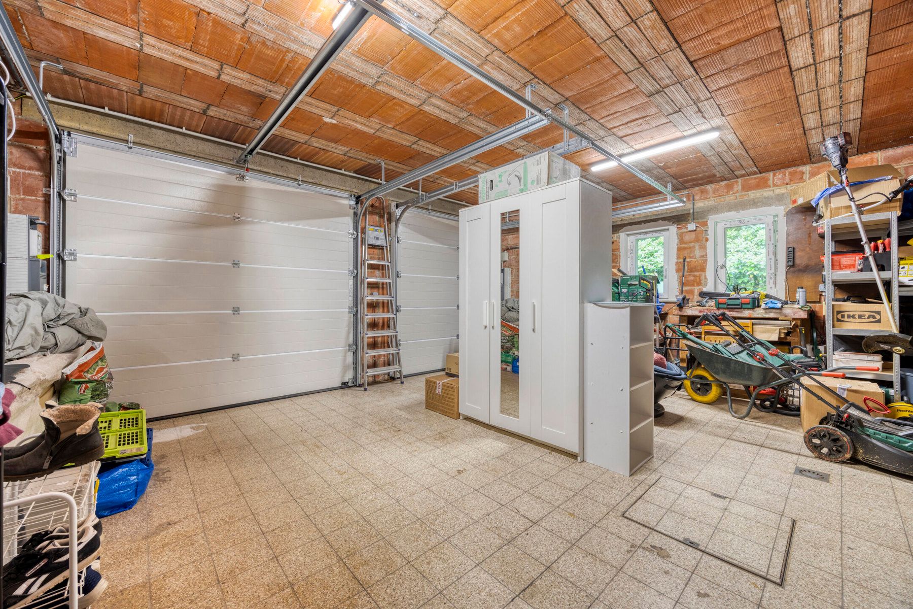 Zeer ruime gerenoveerde woning (± 398 m²) op een perceel van ± 60 are in het prestigieuze Bois de Strihoux foto 34