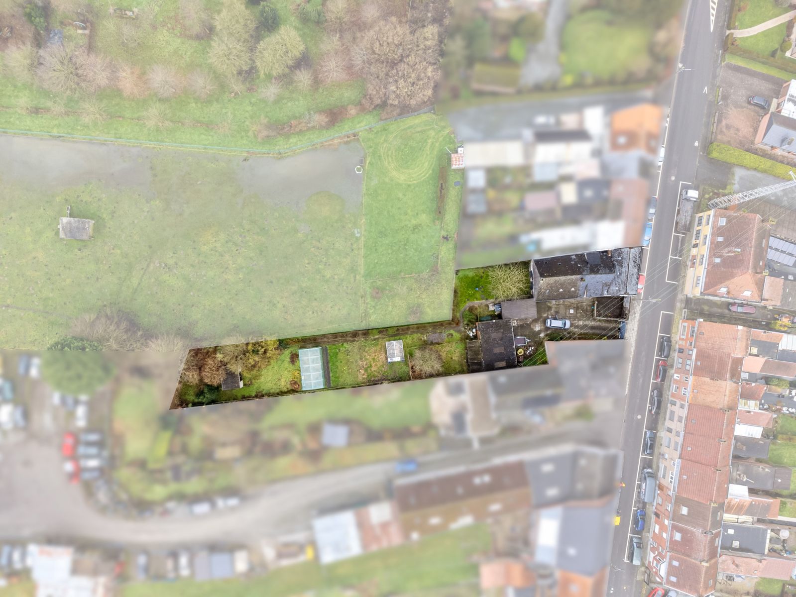 Ruime woning met bijgebouwen voor zelfstandige activiteit foto 4