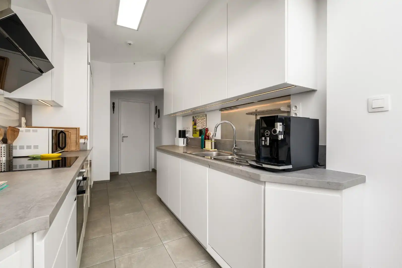 Lichtrijk en instapklaar appartement te Mariakerke met gunstig EPC-label B! foto 6