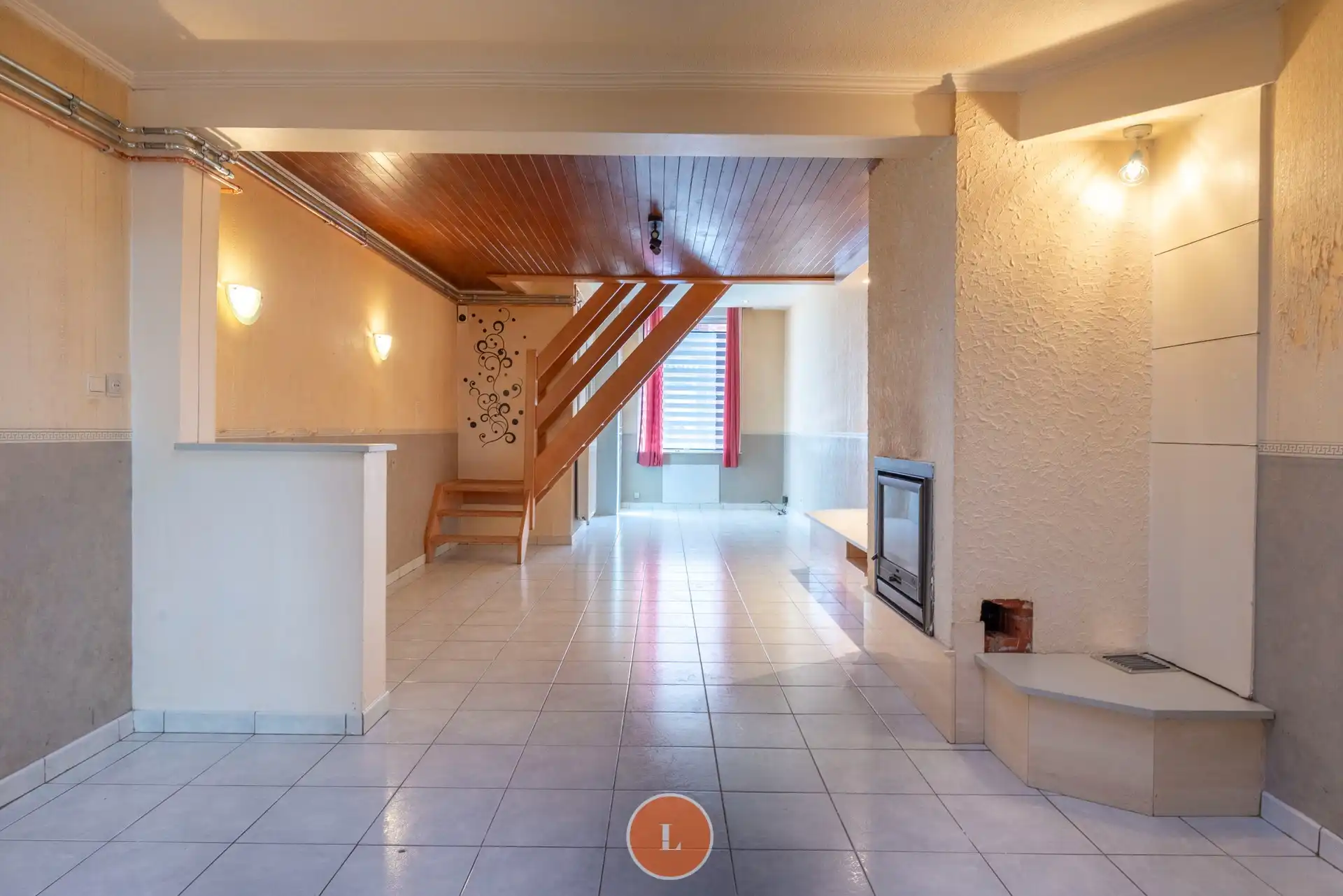 Op te frissen stadswoning met 2 slaapkamers, ruime zolder en gezellige stadstuin. foto 2