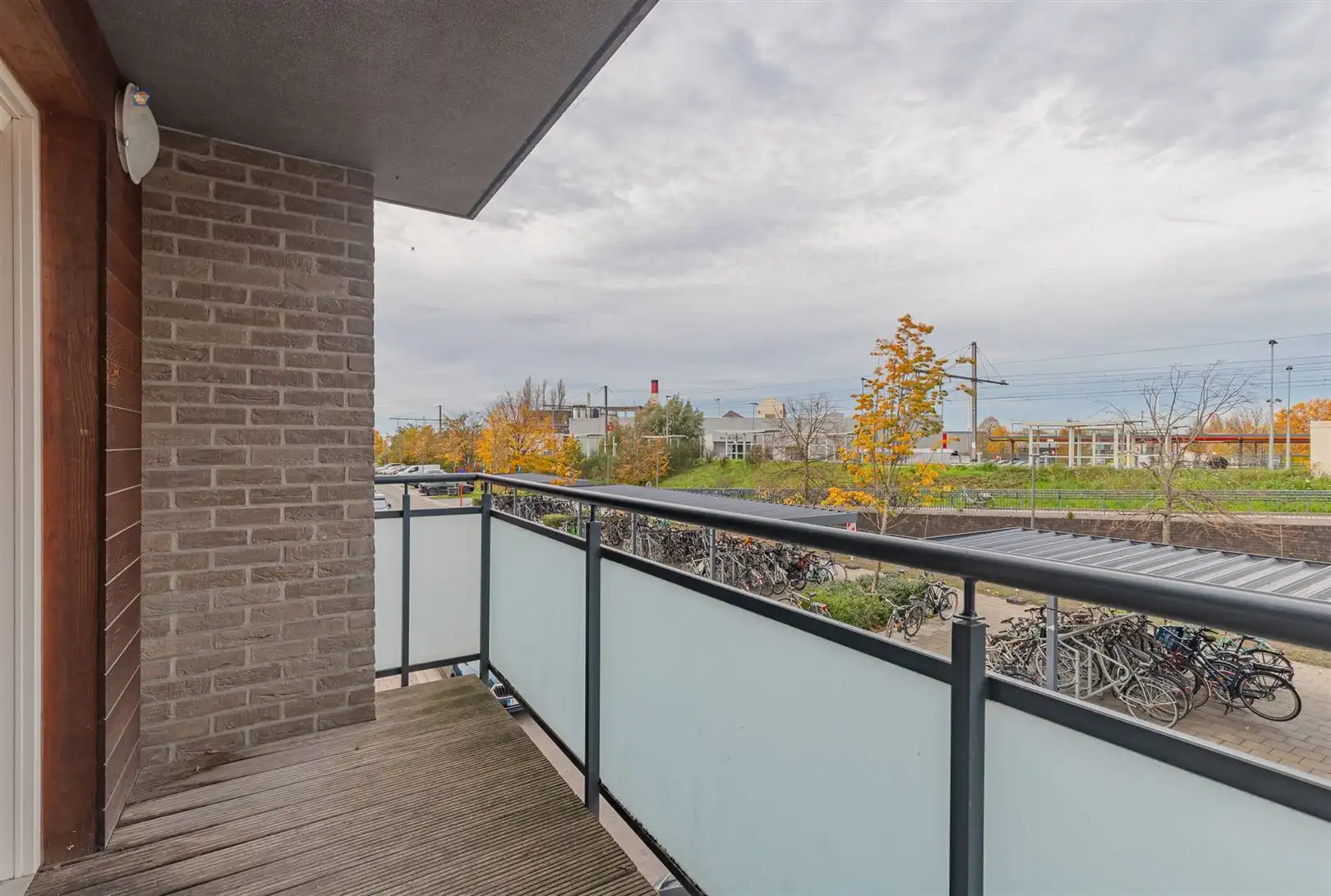 Ruim 3-slpk appartement met 2 autostaanplaatsen foto 12