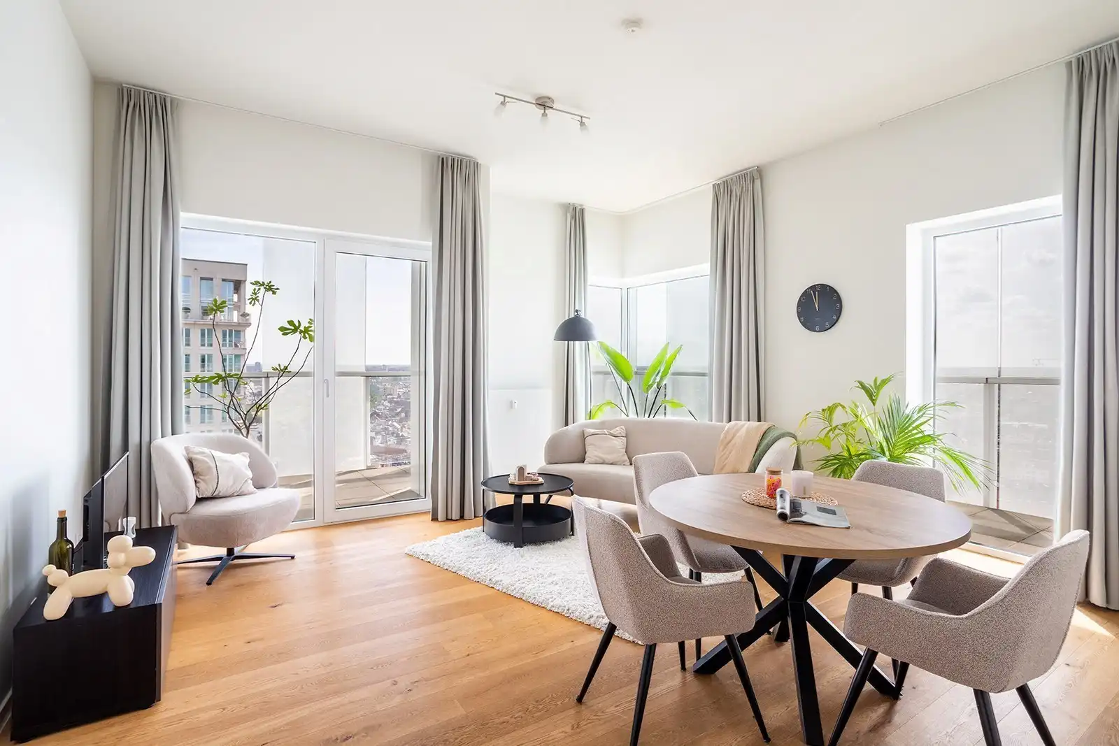 Stijlvol wonen met fenomenaal uitzicht foto 2
