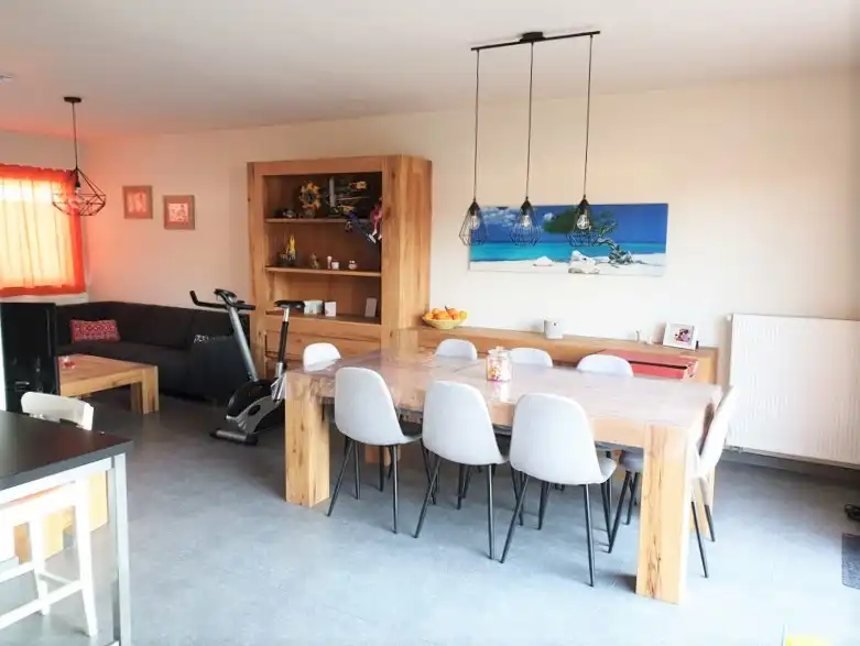 Moderne gezinswoning TE HUUR met carport en 3 slaapkamers,  tuin met terras op boogscheut van centrum Avelgem. foto 3