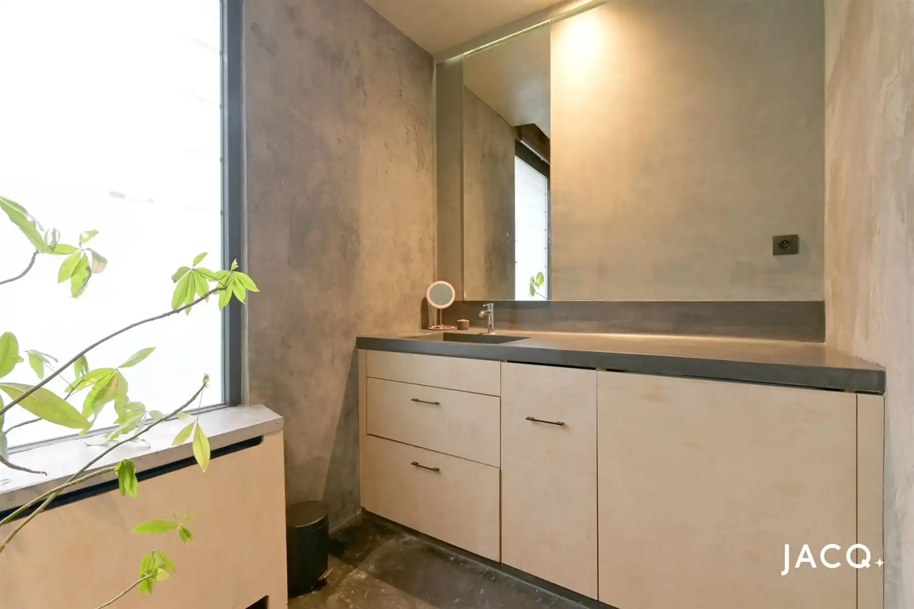 Modern gerenoveerd appartement met een authentieke toets foto 15
