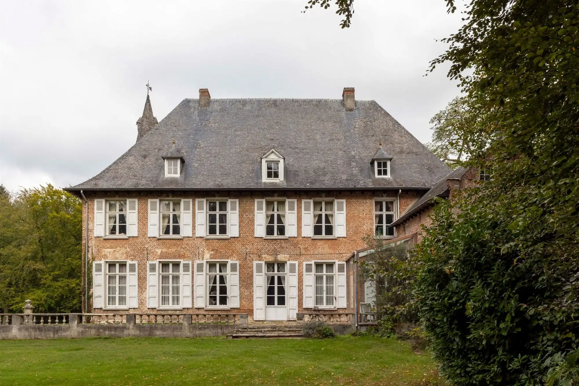 Kasteelhoeve op uniek perceel foto 6