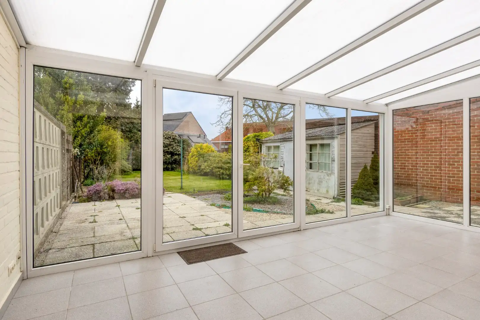 Te renoveren woning met 4 slaapkamers, garage en tuin op rustige ligging! foto 7