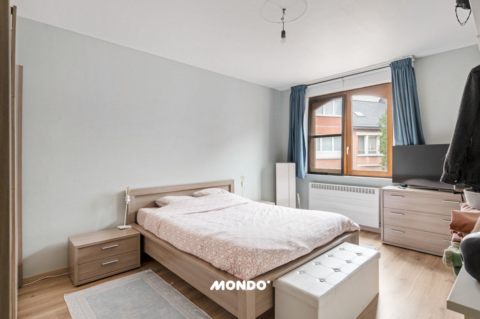 Instapklaar en ruim appartement met 3 slaapkamers, terras en garage in hartje Hemiksem foto 7