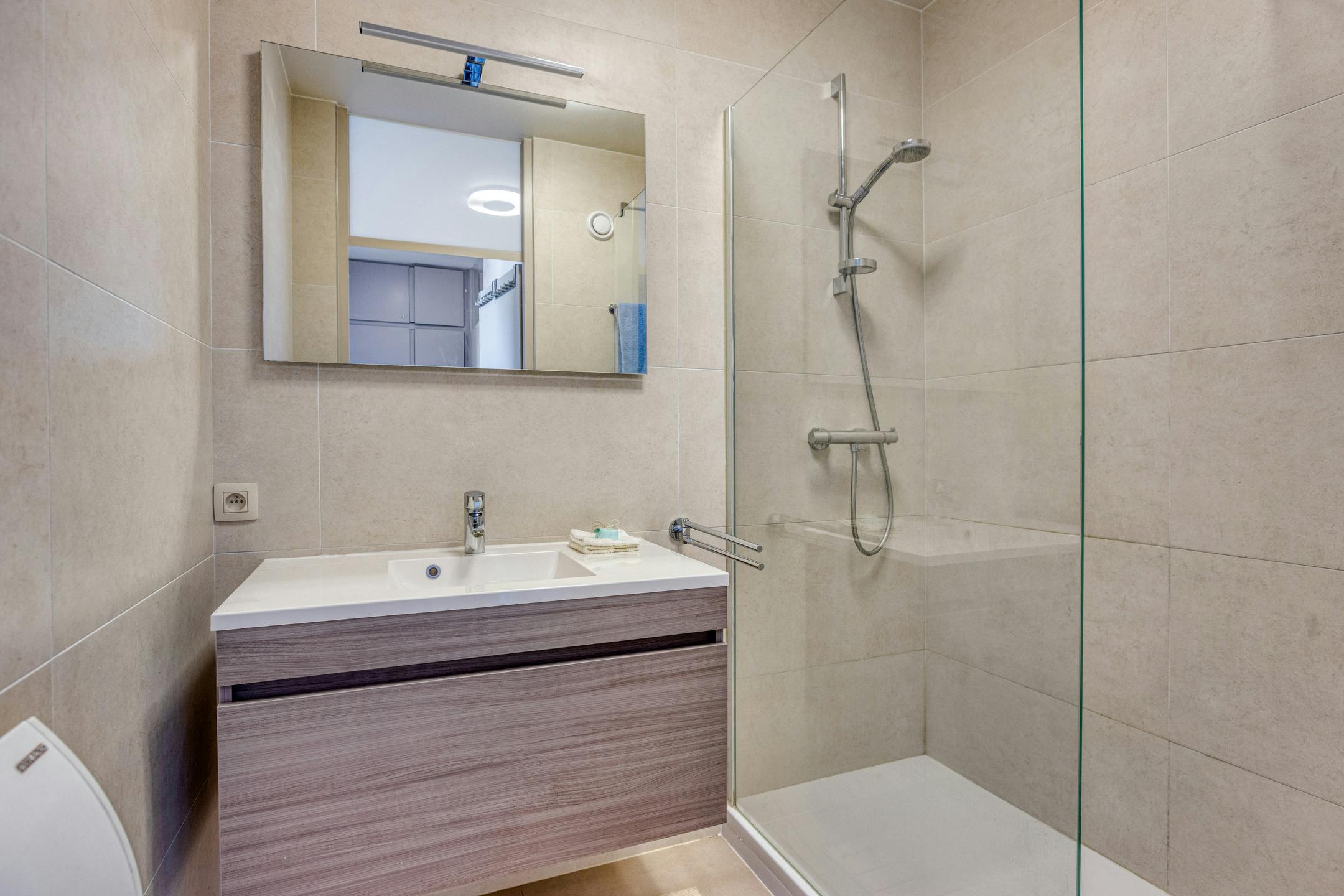 Gerenoveerd hoekappartement met zee en duinzicht in De Panne foto 7