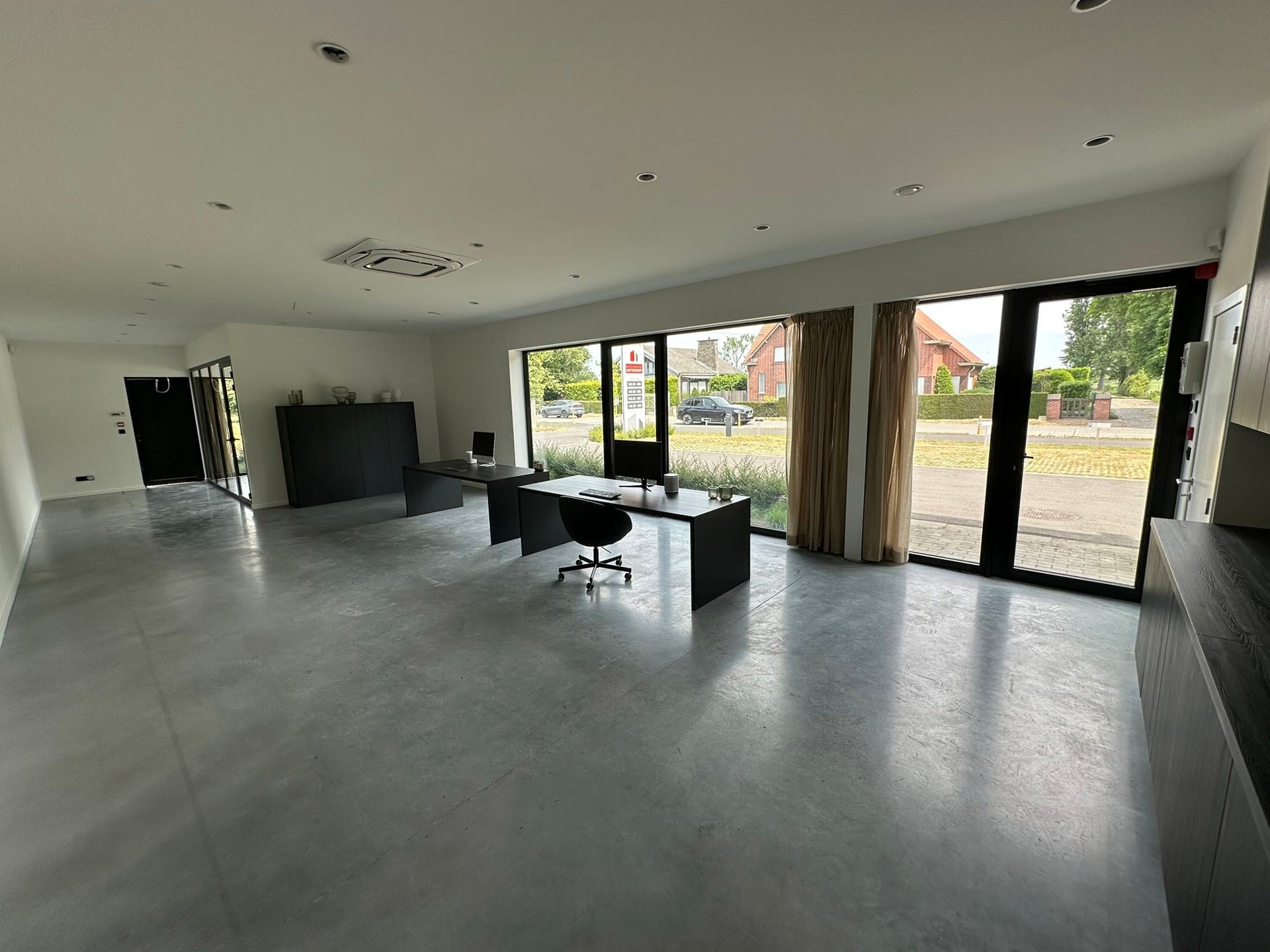 Gelijkvloers kantoor te huur in Stabroek foto 4