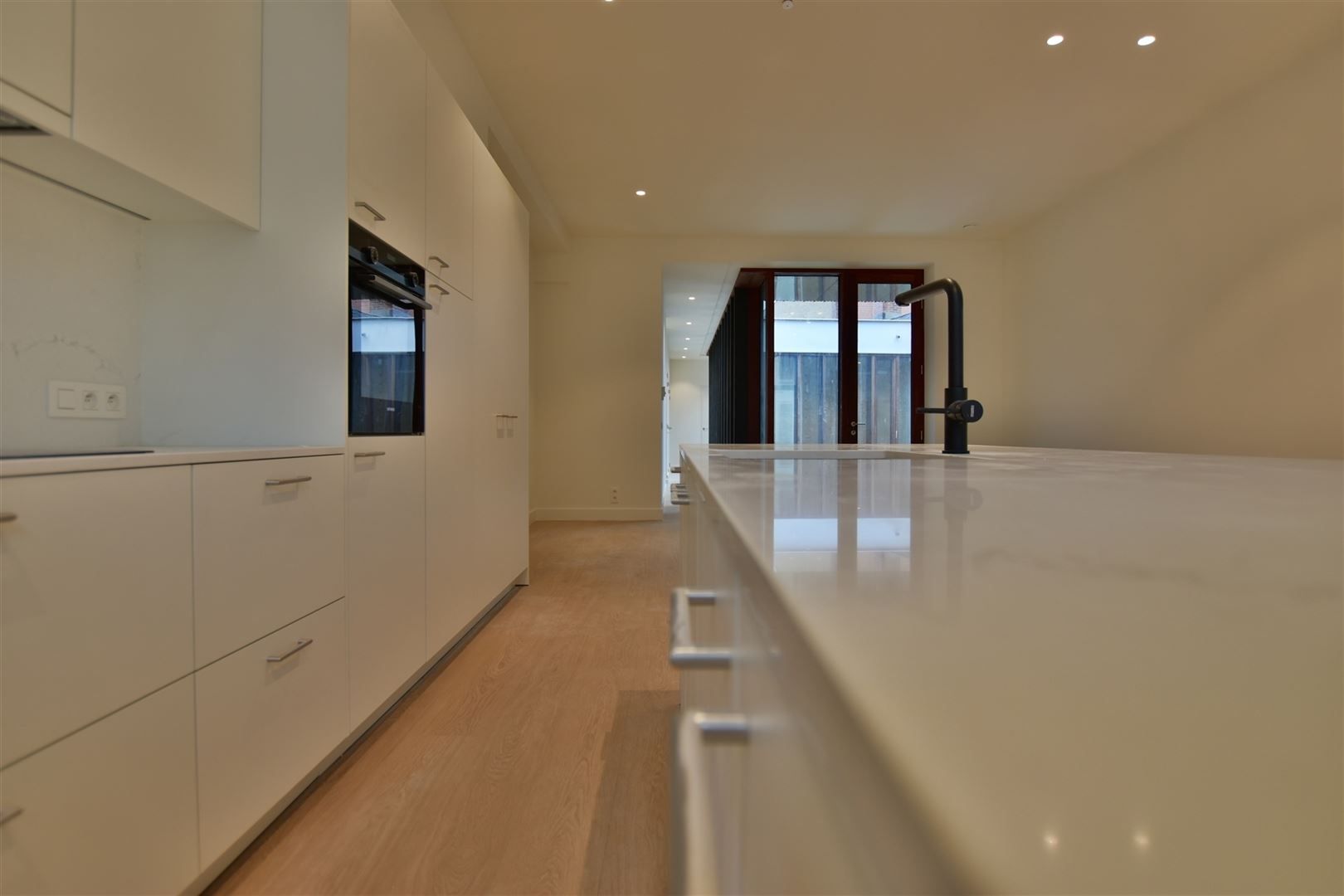 Prachtig luxueus appartement te huur in het bruisende hart van het centrum!  foto 9
