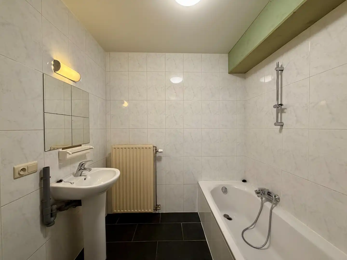 Instapklaar 1-slaapkamerappartement op een boogscheut van centrum Roeselare! foto 6