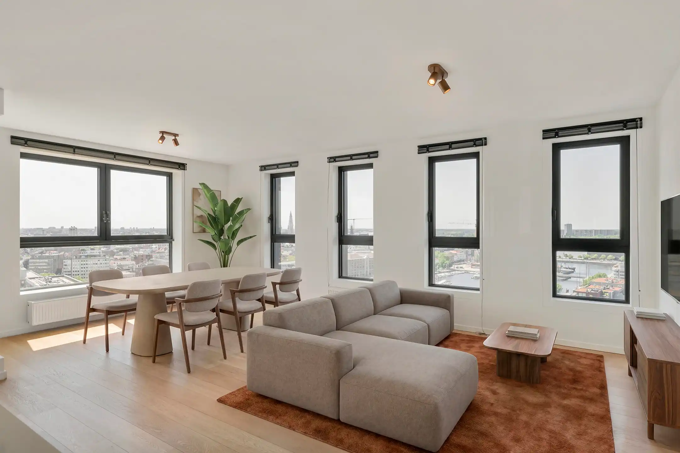 Exclusief wonen met adembenemend panoramisch uitzicht in hartje Antwerpen foto {{pictureIndex}}