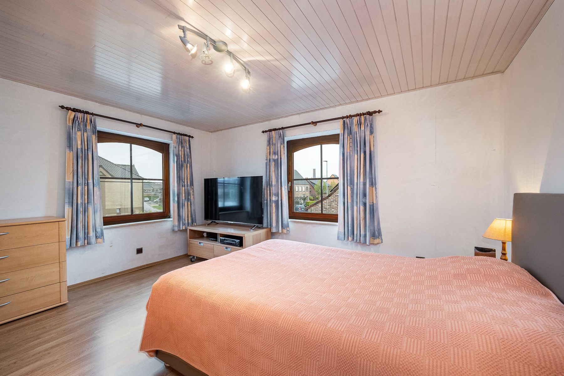 Woning met 2 slaapkamers en garage op 557 m2 grond foto 23