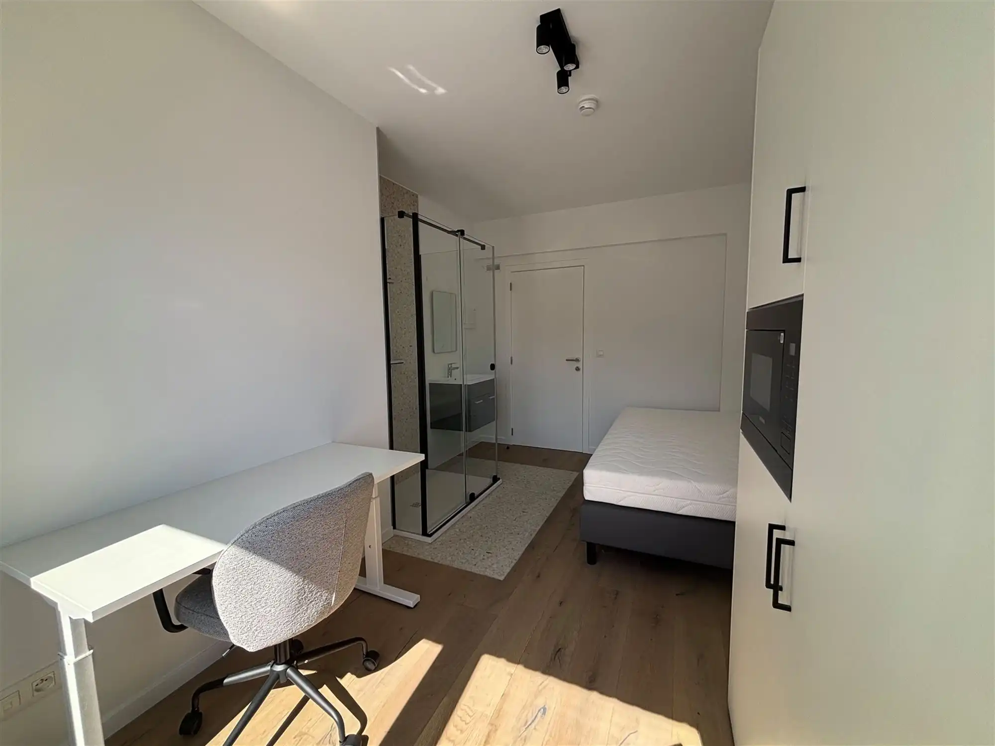Moderne studentenkamer met airco foto 2
