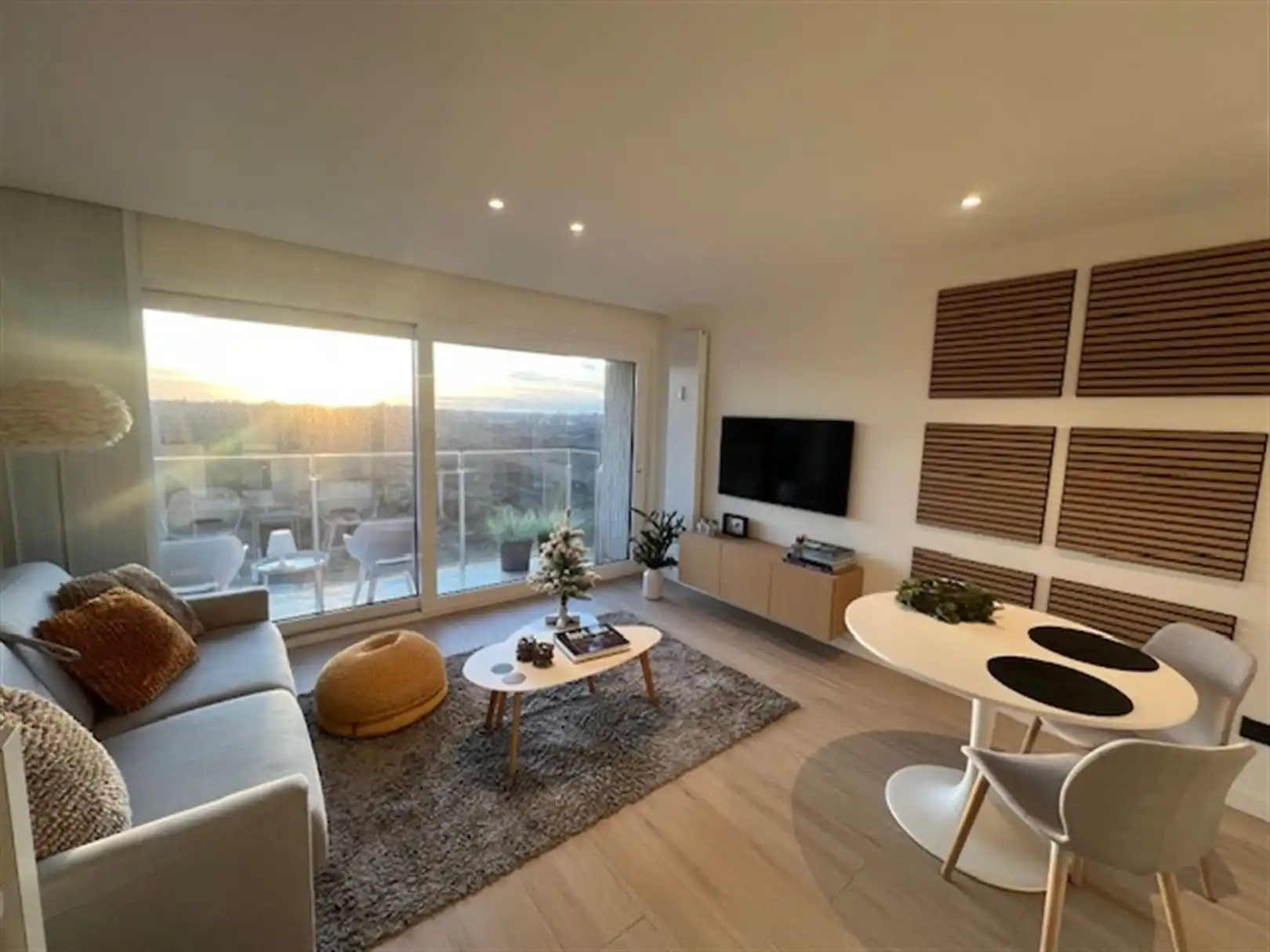 Compleet vernieuwde studio met zicht op duinen zuidgerciht foto {{pictureIndex}}