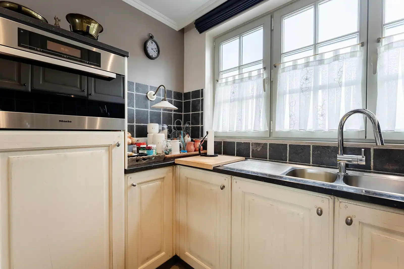 Ruim duplex appartement met garagebox te koop in Lissewege. foto 9