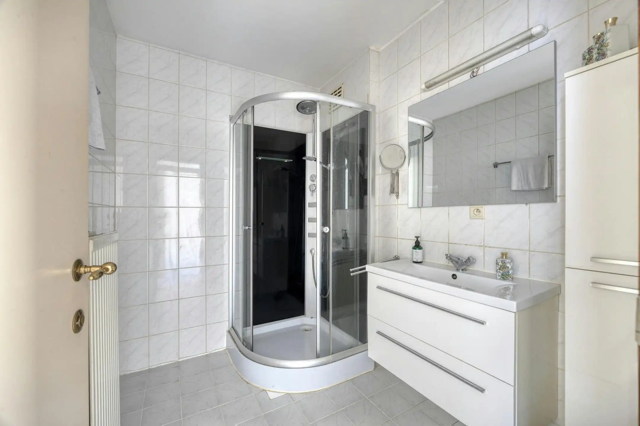 Op te frissen 2-slaapkamer appartement op toplocatie in Hasselt foto 10