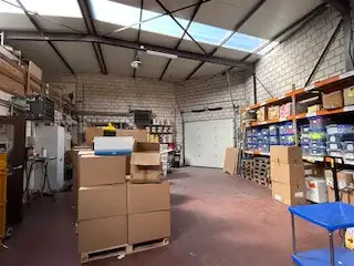 COMMERCIEEL PAND MET OPSLAGRUIMTE EN WOONHUIS OP ZICHTLOCATIE foto 8